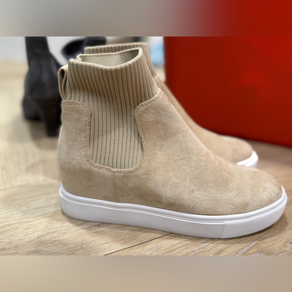STEVE MADDEN CORMAC, SAND/TAN, ANKLE BOOTS size 6.5, NWOT